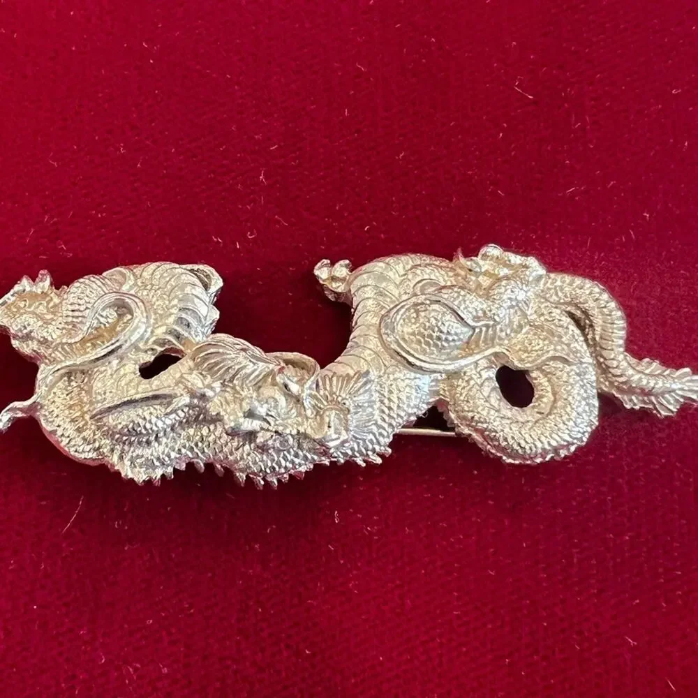 Dragon brooch pin